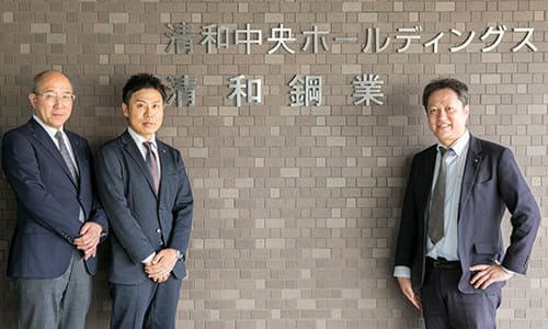 経理部 部長 青井俊彦氏 情報システム部 情報システム課 課長 松井康之 情報システム部 情報システム課 主任 小松昌史氏